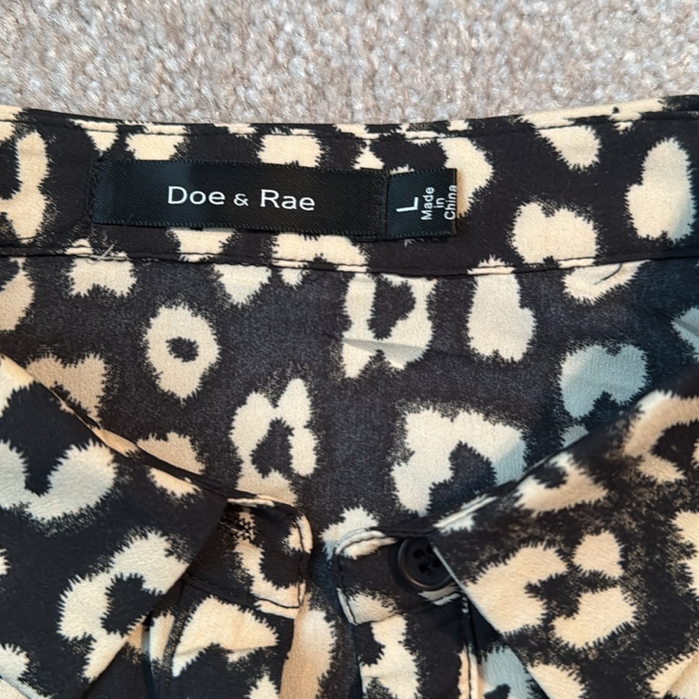 Leopard Print Button-Up Blouse - Picture 2 of 4